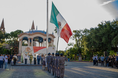 Encabeza Alcalde Dr. Rubén Sauceda ceremonia de honores organizada por el Sistema DIF-Matamoros