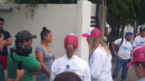 Visita Maki familias afectadas por inundaciones