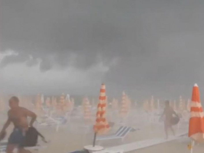 Tormenta sorprende a turistas en Italia