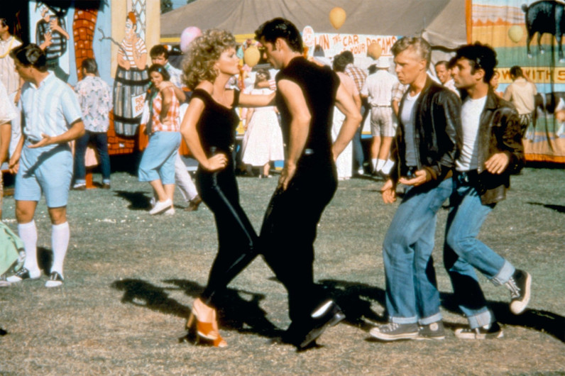 Subastan vestuario de “Grease” en apoyo a la lucha contra el cáncer