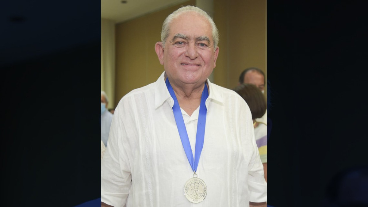  Entregan Medalla Fray Andrés de Olmos a maestro tampiqueño