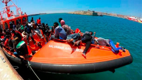 Naufragio de barco en Túnez deja al menos 81 migrantes desaparecidos