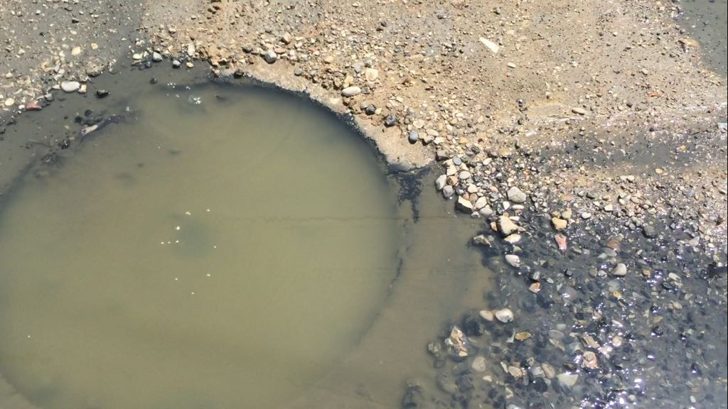 Fugas de aguas negras reflejo del desgaste de las tuberías 
