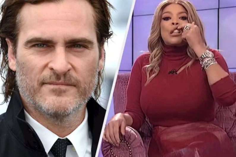 Conductora se burla de Joaquín Phoenix y desata duras críticas