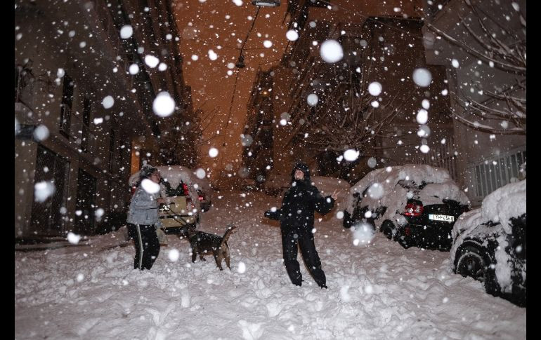 Tormenta de nieve tiñe de blanco a Grecia y a Turquía
