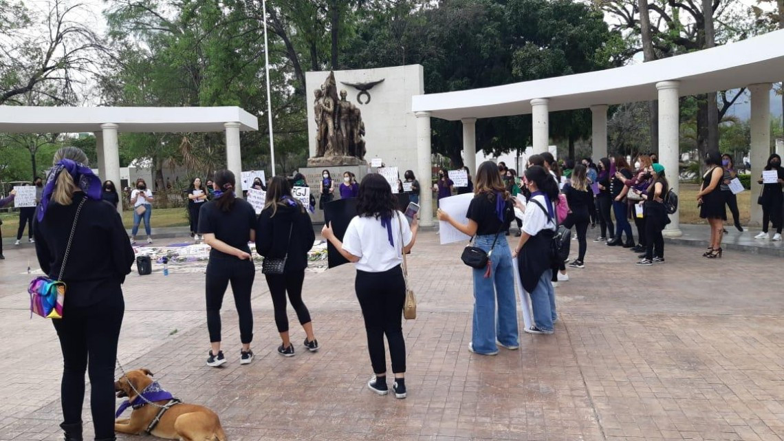 Movimiento feminista realiza protesta en el Paseo Méndez 