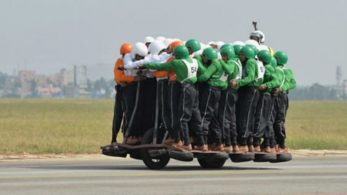 India rompe récord Guinness de viajeros en motocicleta