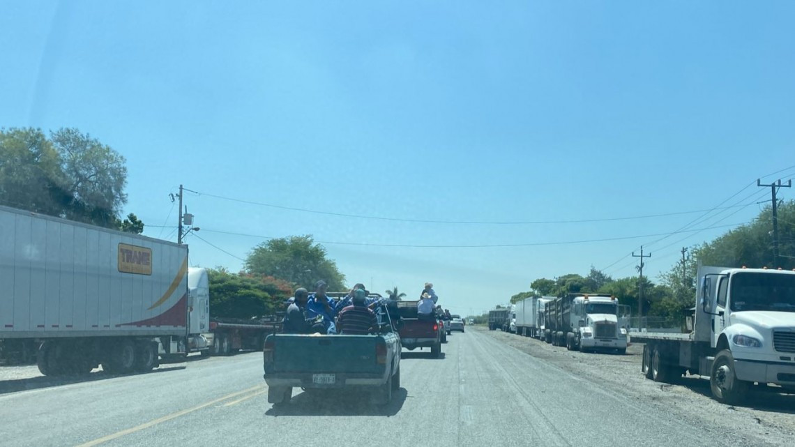 Bloquea Columna Pedro J. Méndez carretera Victoria - Monterrey y avanza hacia Victoria
