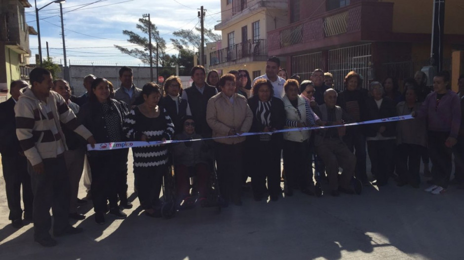 Entrega alcaldesa una obra más de pavimentación en el Golfo