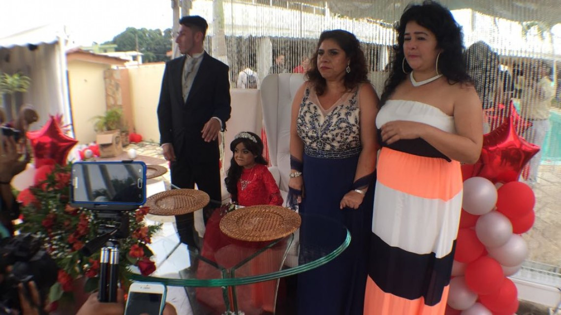 Dianita "la princesa mariposa" celebra sus 15 años