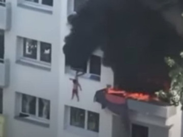 Niños saltan de edificio para huir del fuego