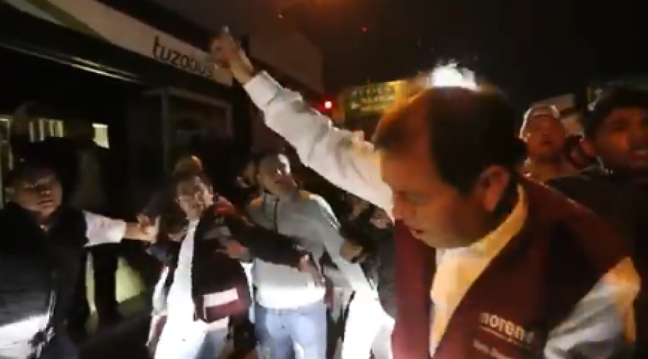 Mitin de AMLO, termina en pelea callejera