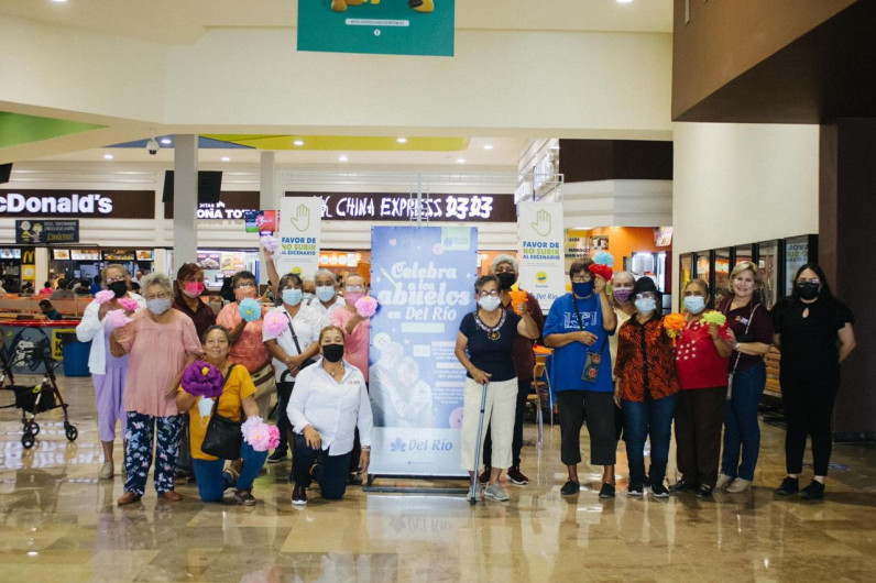 Celebran con talleres a los abuelitos