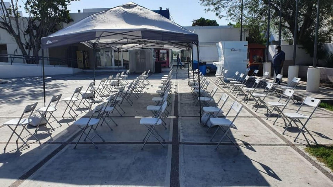 Gerardo Peña lleva apoyos a familias y personal médico en el Hospital General