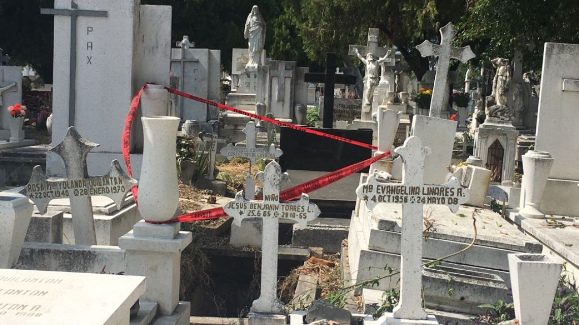 Al menos 200 tumbas sin mantenimiento en Cero Morelos