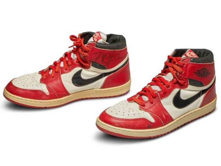 ¡Pagan más de 13 mdp por tenis de Michael Jordan!