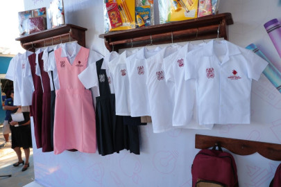 Inicia Carmen Lilia Canturosas entrega de uniformes y útiles escolares; beneficiarán a miles de estudiantes 