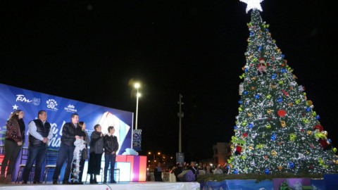 Inician funcionamiento de pistas de hielo y el encendido de pino