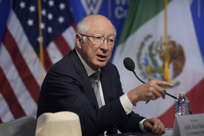 Responde Ken Salazar a AMLO tras 'pausa' a relaciones