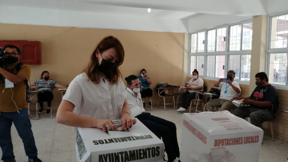 Acude gobernador de Tamaulipas a emitir su voto en Reynosa; garantiza seguridad en comicios 