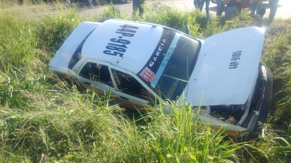 Estudiantes resultan lesionados tras participar en fuerte choque