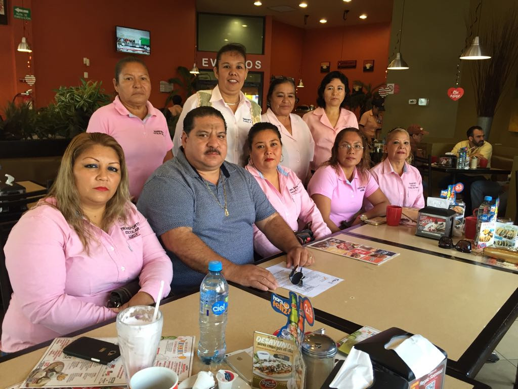 Mujeres prestadoras del servicio de transporte escolar, buscan obtener concesiones