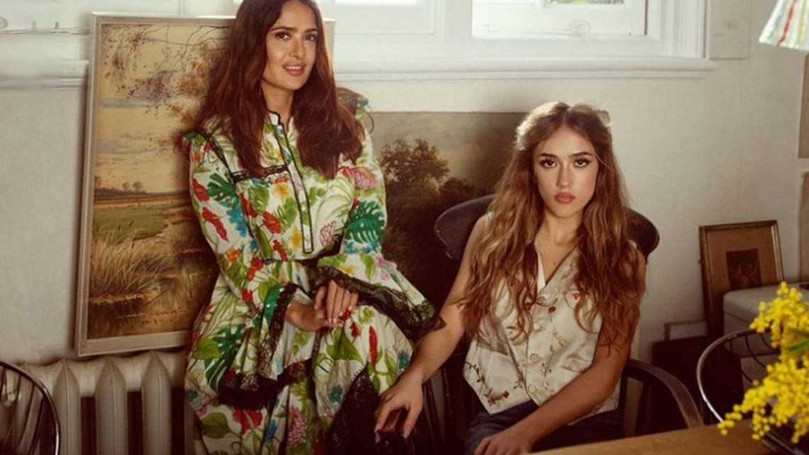 Salma Hayek y su hija posan juntas para la revista Vogue