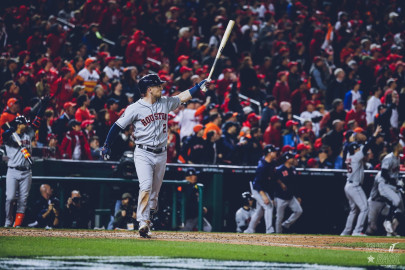 Astros ganan y empatan la Serie Mundial ante los Nats