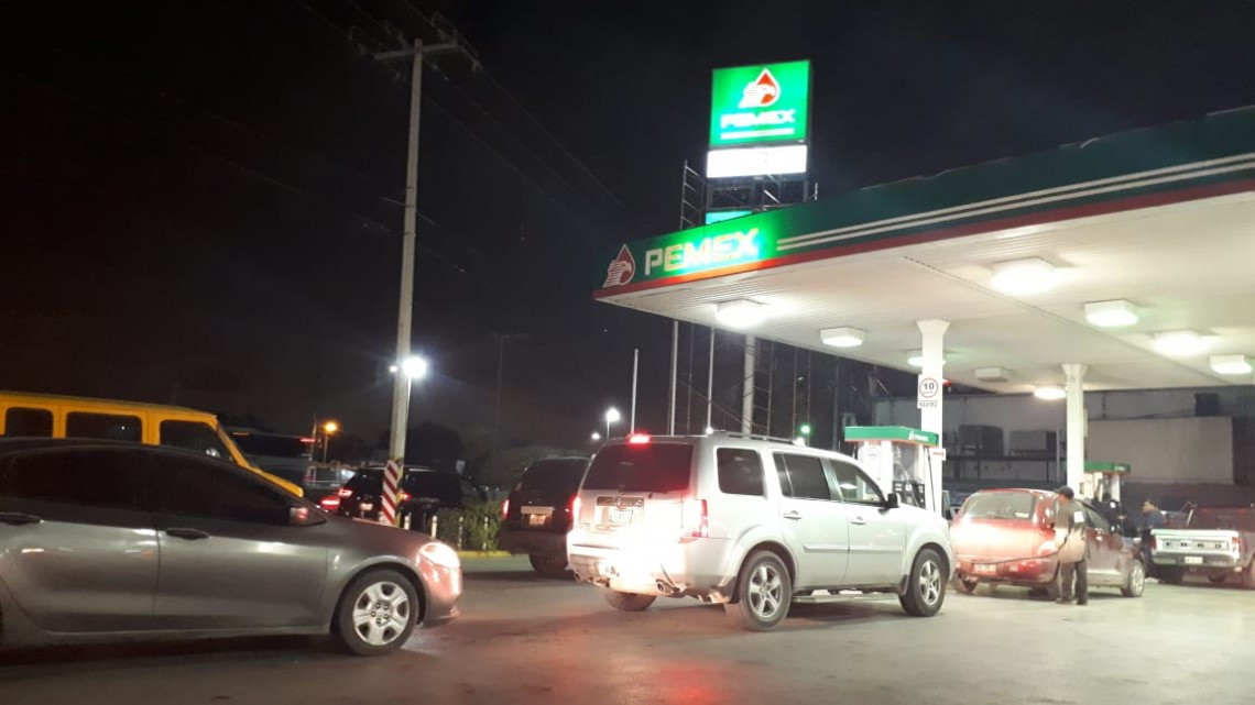 Continúan largas filas en gasolineras de Reynosa