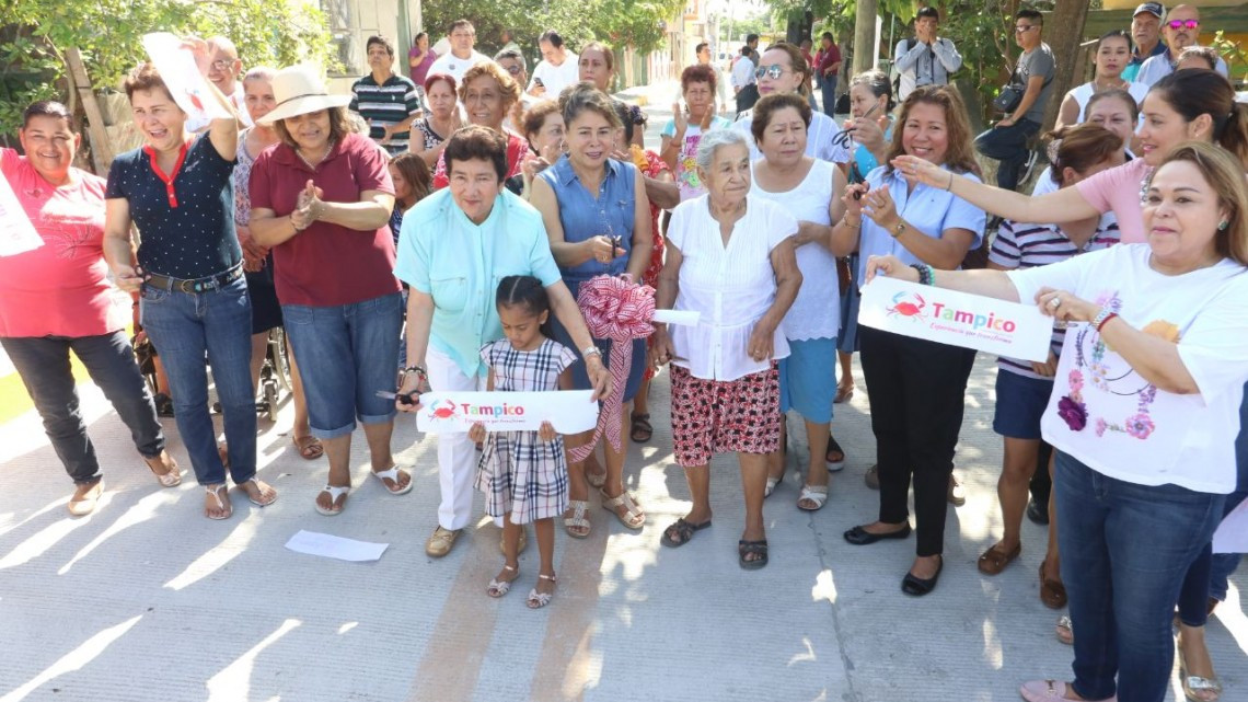 Inaugura Magda Peraza pavimentaciones en la Morelos y Cascajal