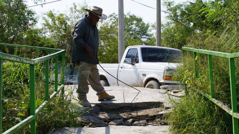 CSPP trabaja en reparación de puente peatonal