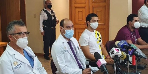 Doctores del “Maestro” Galindo señalan que su salud mejora