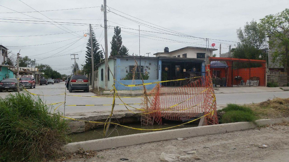 Piden vecinos terminen con "lago" de aguas negras