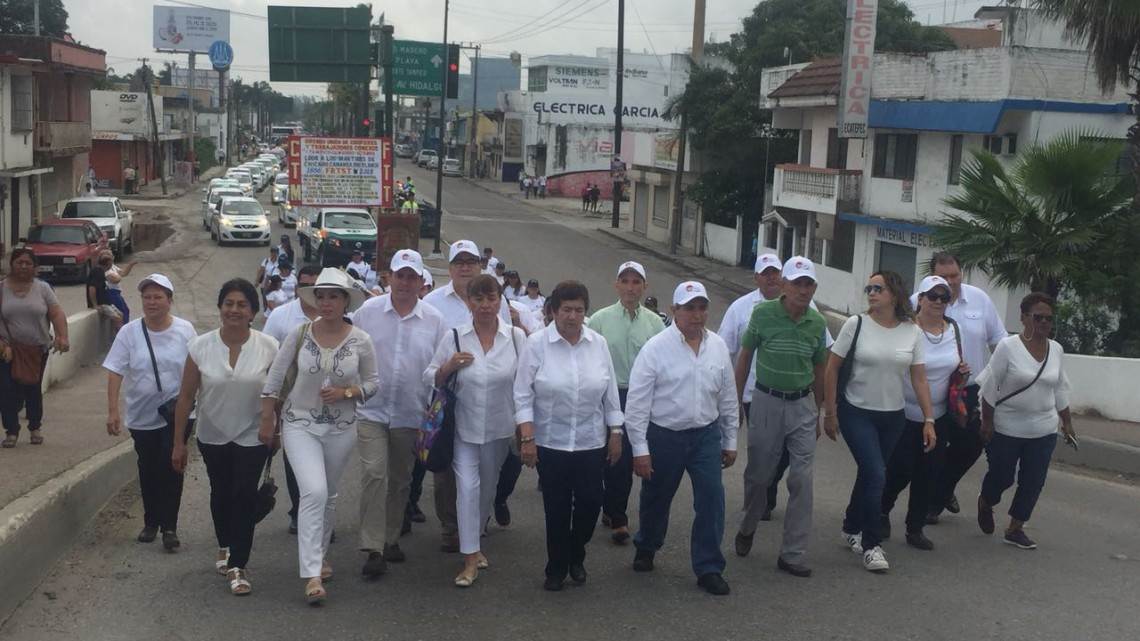Desfilan 18 mil trabajadores por el día del trabajo