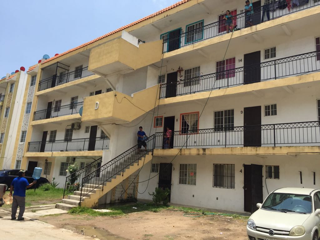 Vecinos no cuentan con suministro de agua potable