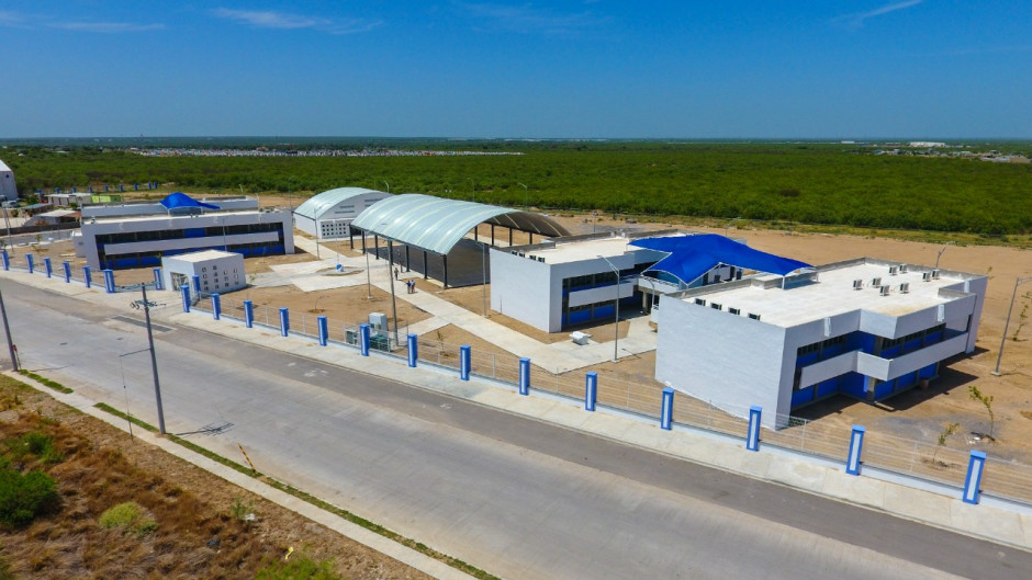 Dan preparatorias municipales de Nuevo Laredo facilidades para la inscripción