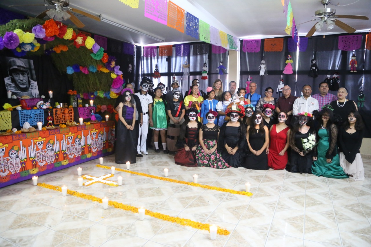 Alumnos participan en celebración del día de muertos