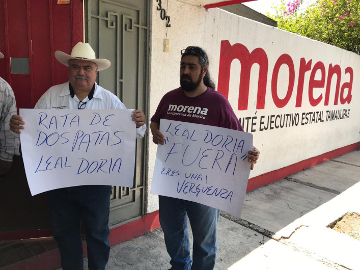 Se manifiestan en MORENA, quieren fuera las pluris a Leal Doria y Canturosas 