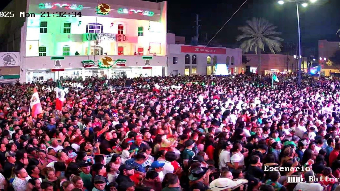 Alcalde Carlos Peña Ortiz da el tradicional Grito de Independencia
