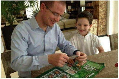 Trollean a Anaya por foto llenando álbum del Mundial de 2014