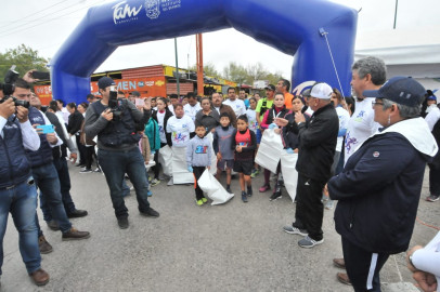 Éxito la carrera 5k de la educación ambiental 