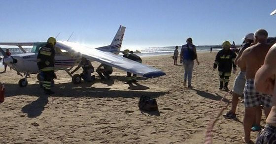 Avioneta aterriza en playa de Portugal dejando 2 muertos