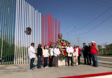 PRI Reynosa coloca ofrenda floral en monumento a Colosio