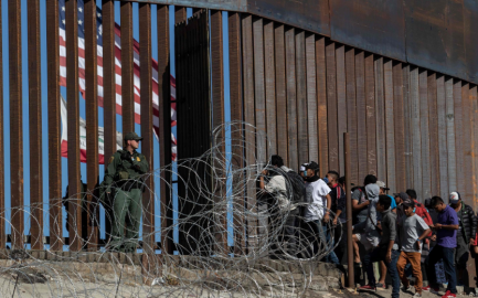 Se prepara EU para recibir oleada de migrantes en frontera con México