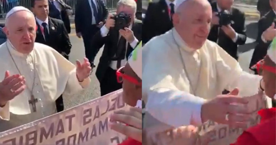 Papa canta a mujer de la tercera edad “Cumpleaños Feliz”