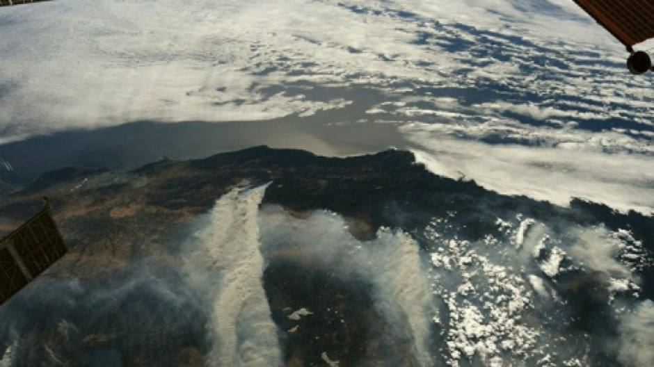 Fotografían incendios forestales de California desde el espacio