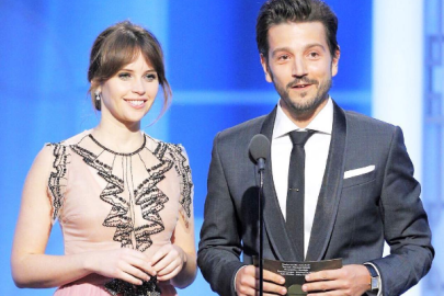 Diego Luna ¡habla español! en los Globos de Oro