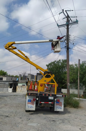 Repara Municipio más de 100 lámparas del alumbrado público 