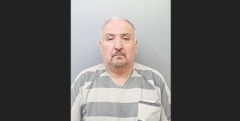 Graba indecentemente a una mujer en negocio