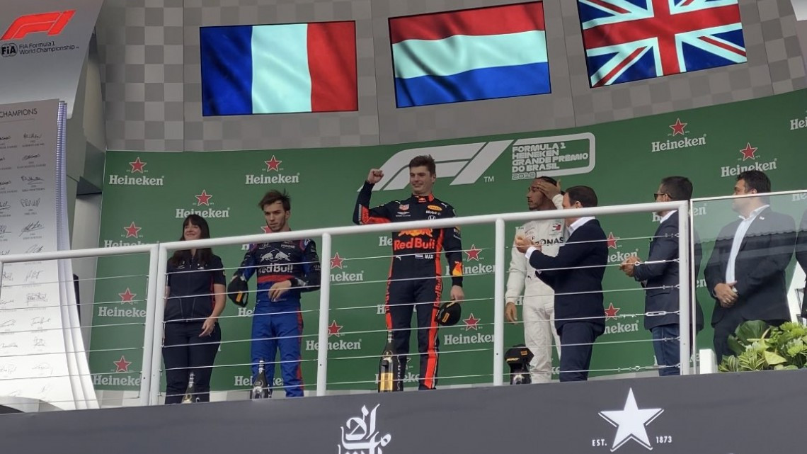 Max Verstappen se lleva el GP de Brasil, Checo Pérez termina en la novena posición